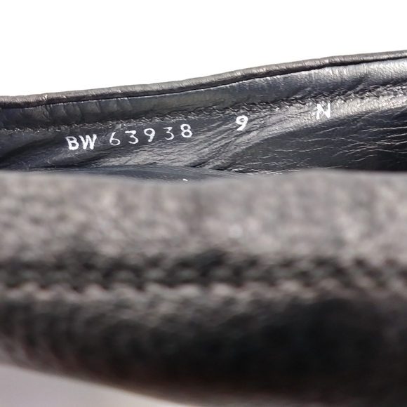 STUART WEITZMAN Pewter & Black Patent Logo Rubber Sole Elastic Sides Pum… - Picture 7 of 15